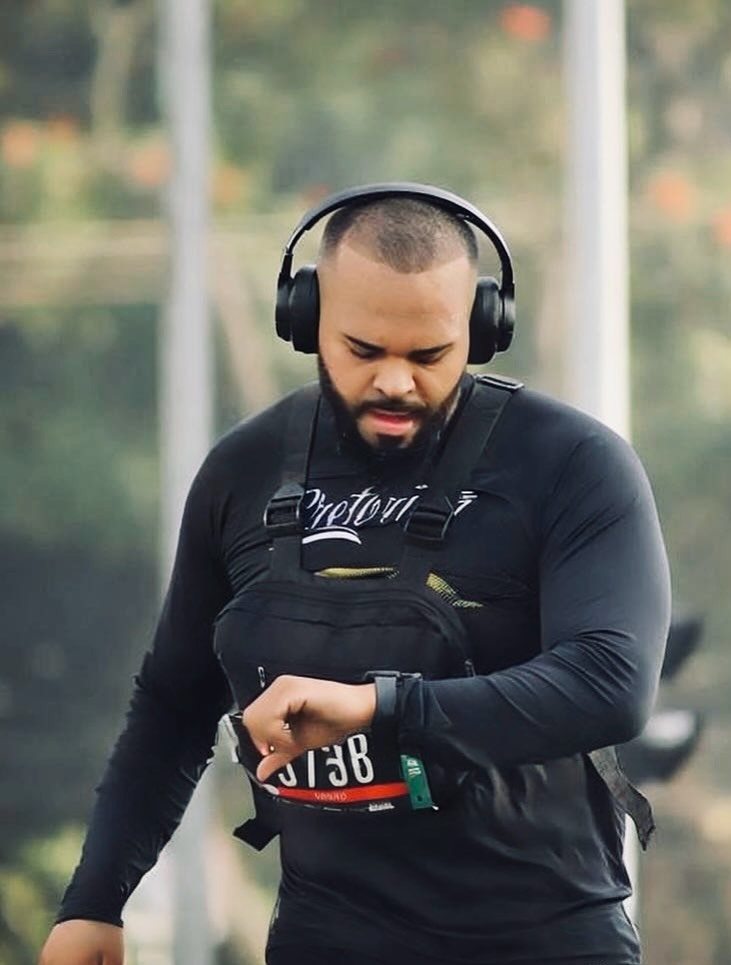 Bruno Santos, nutricionista esportivo e corredor amador, durante uma corrida